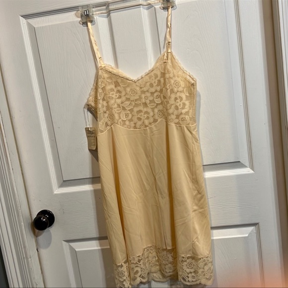 Vanity Fair Intimates & Sleepwear Nwtvintage Dupont Antron Iii Vanity Fair Short Full Slip